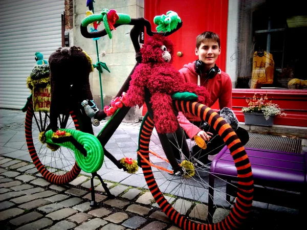 Tom finding cushy new wheels in Aachen